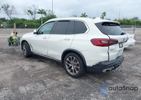 2021 BMW X5 xDrive40I z USA, uszkodzony, nr VIN 5UXCR6C03M9E76411